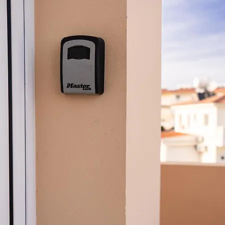 300m To Nissi Beach, Pool & Sunny Terrace アパート アヤナパ