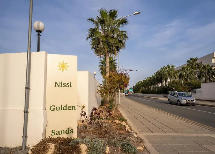 300m To Nissi Beach, Pool & Sunny Terrace Apartmán